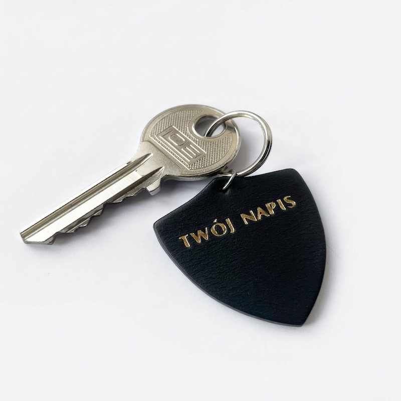 Brelok skórzany w użyciu na kluczach